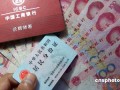 银行的数据驱动决策机制如何建立？