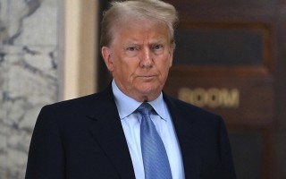 特朗普提交其任内首份公开财务披露报告